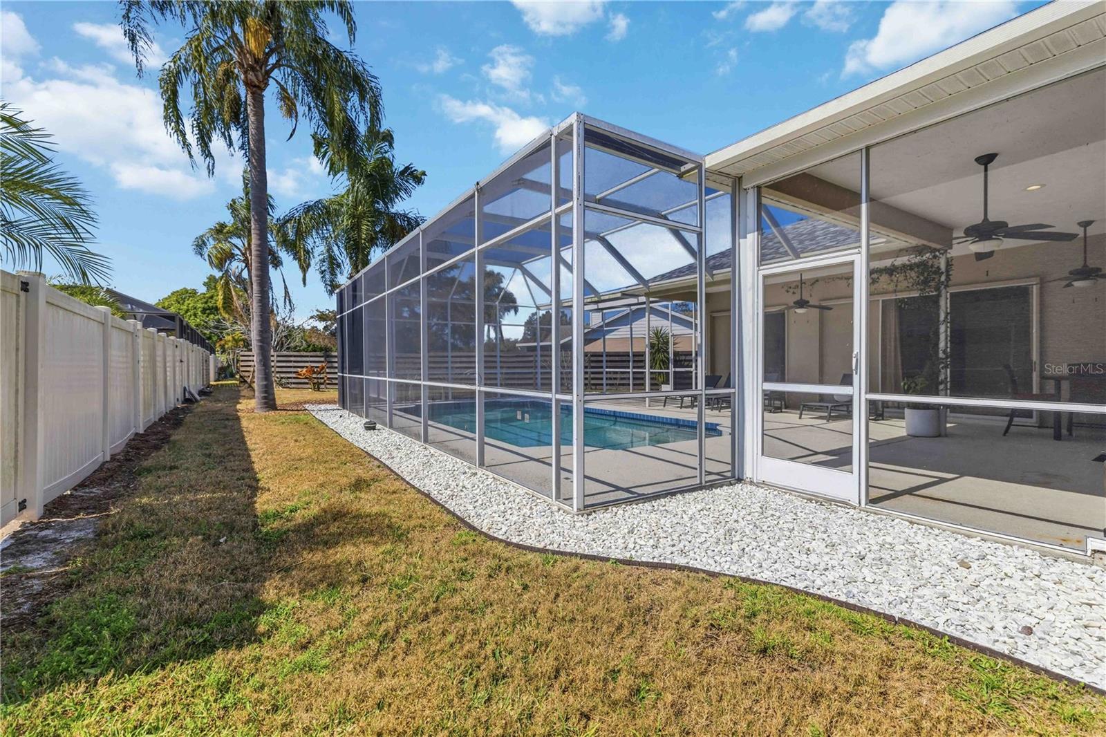 HAMLETS GROVE - Residential