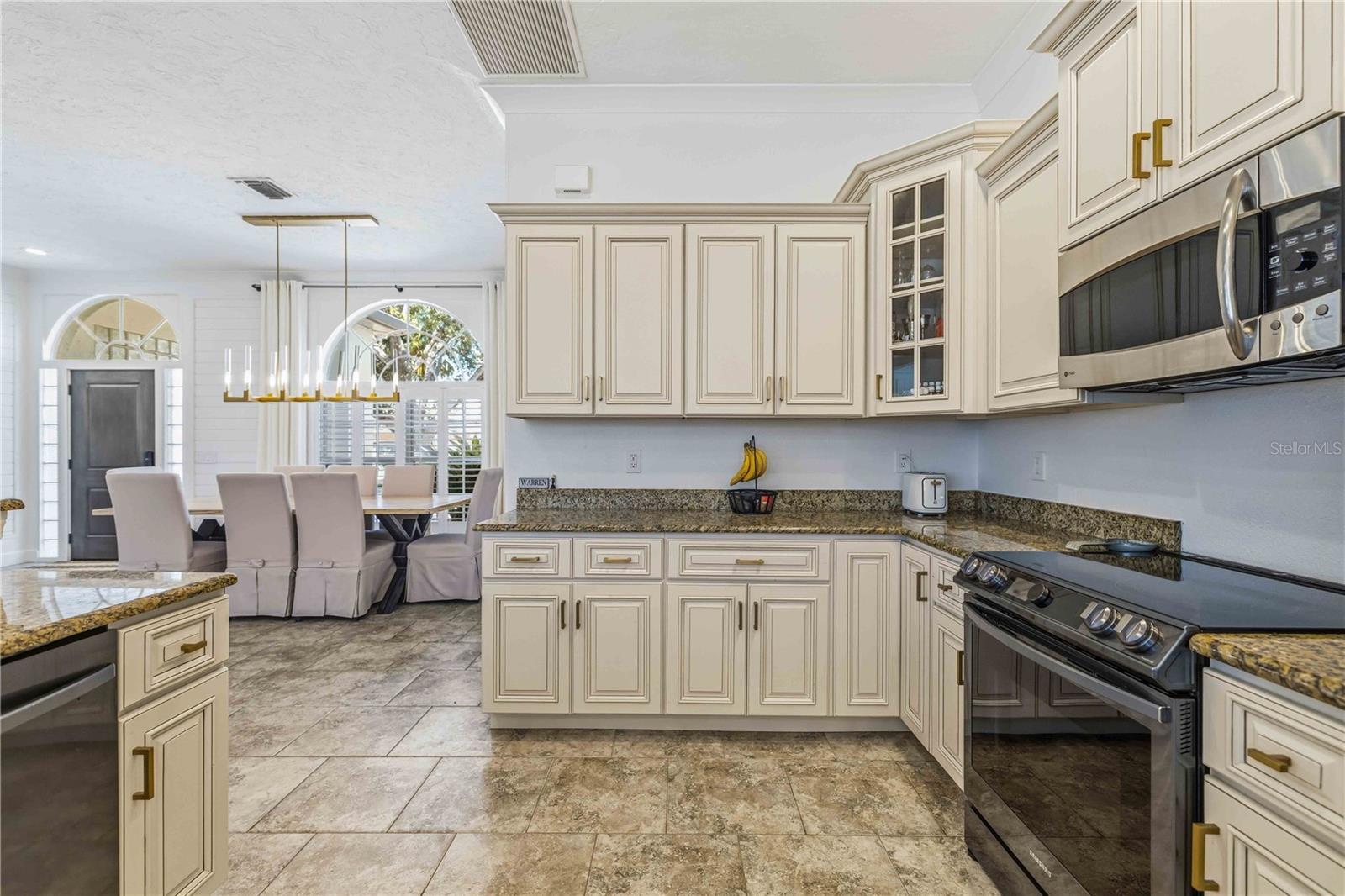 HAMLETS GROVE - Residential