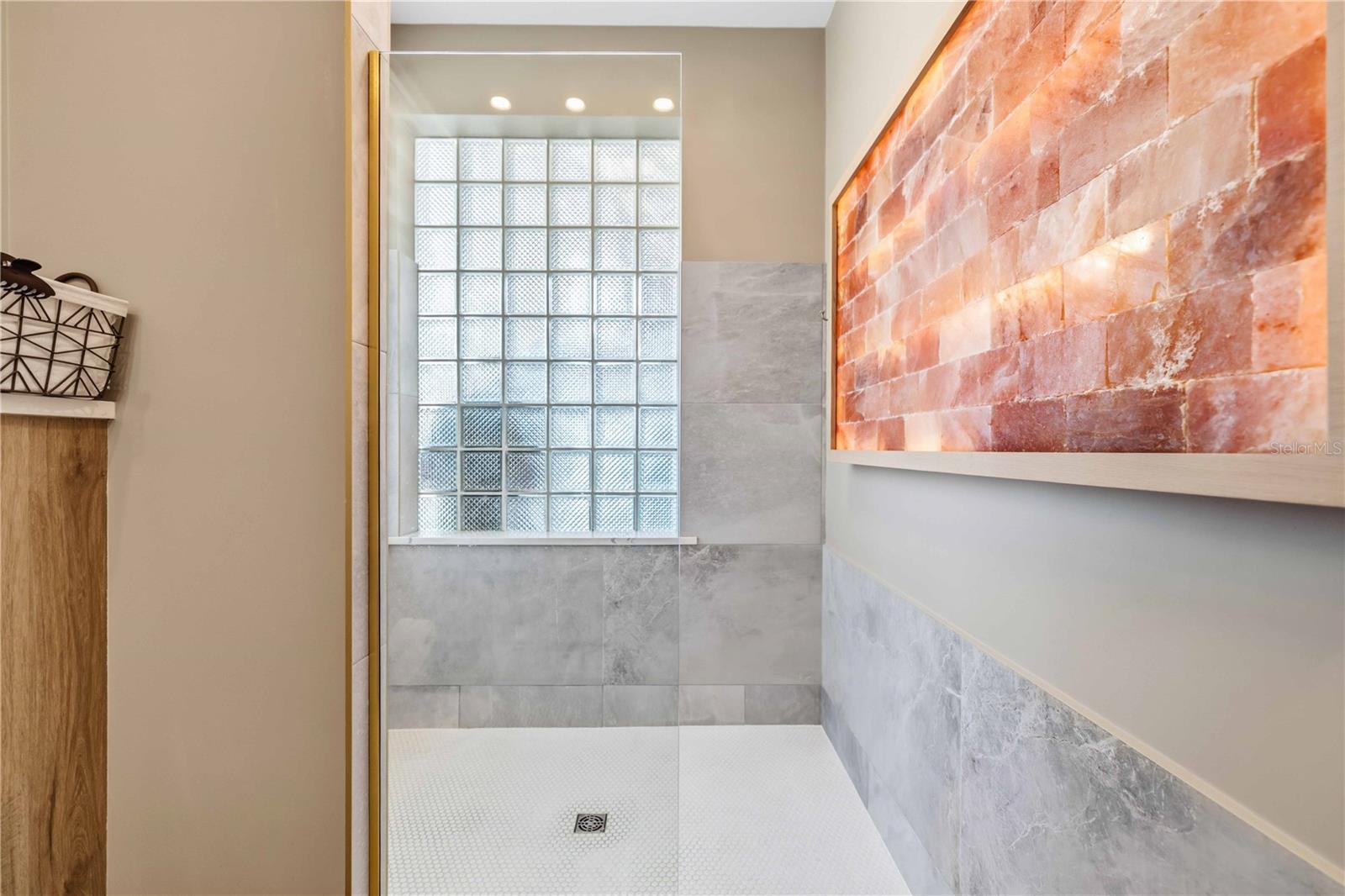 HAMLETS GROVE - Residential