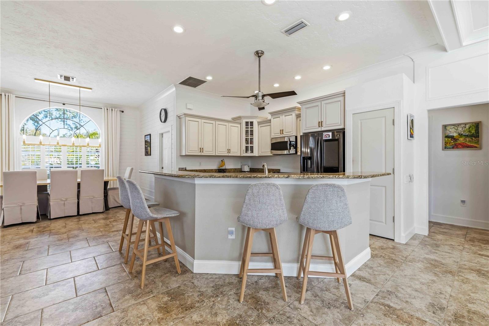 HAMLETS GROVE - Residential