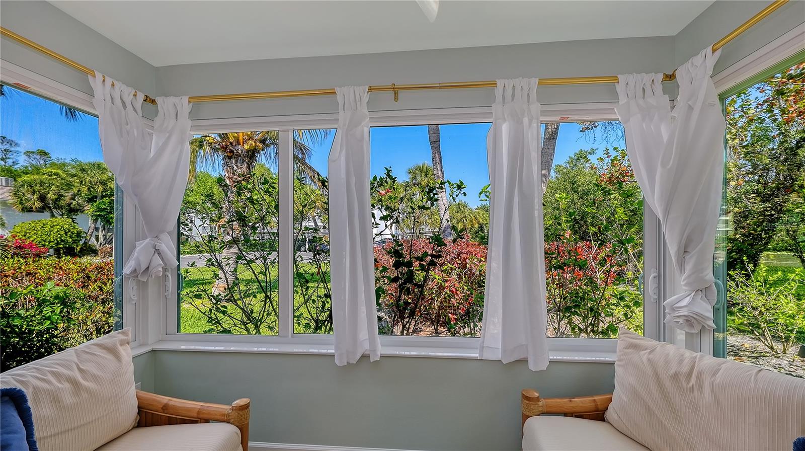 SUTTON PLACE - Residential