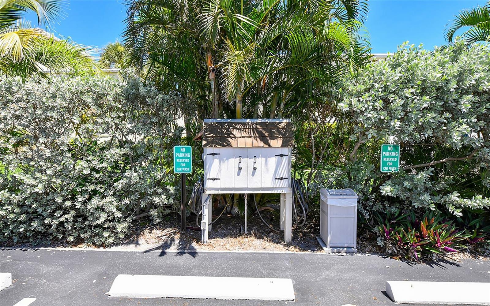 SUTTON PLACE - Residential