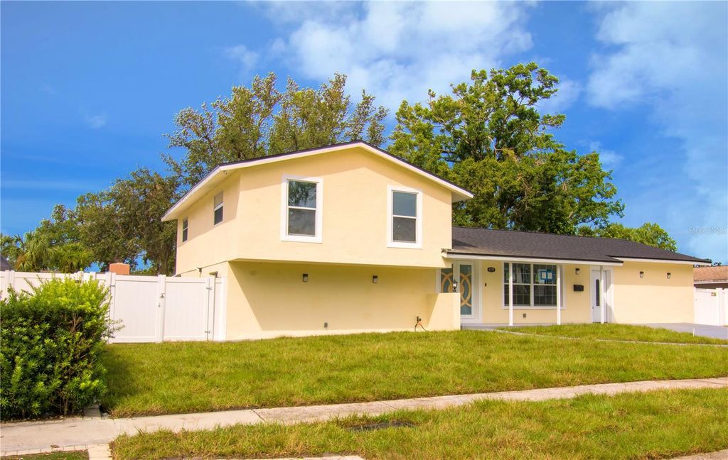 Photo of 6708 Gateway Drive, Tampa, FL 33615 (MLS # TB8425958)