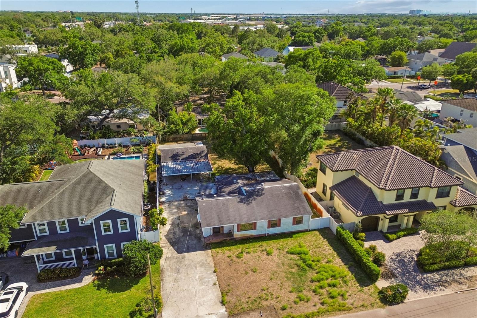 EL PRADO GARDENS - Residential