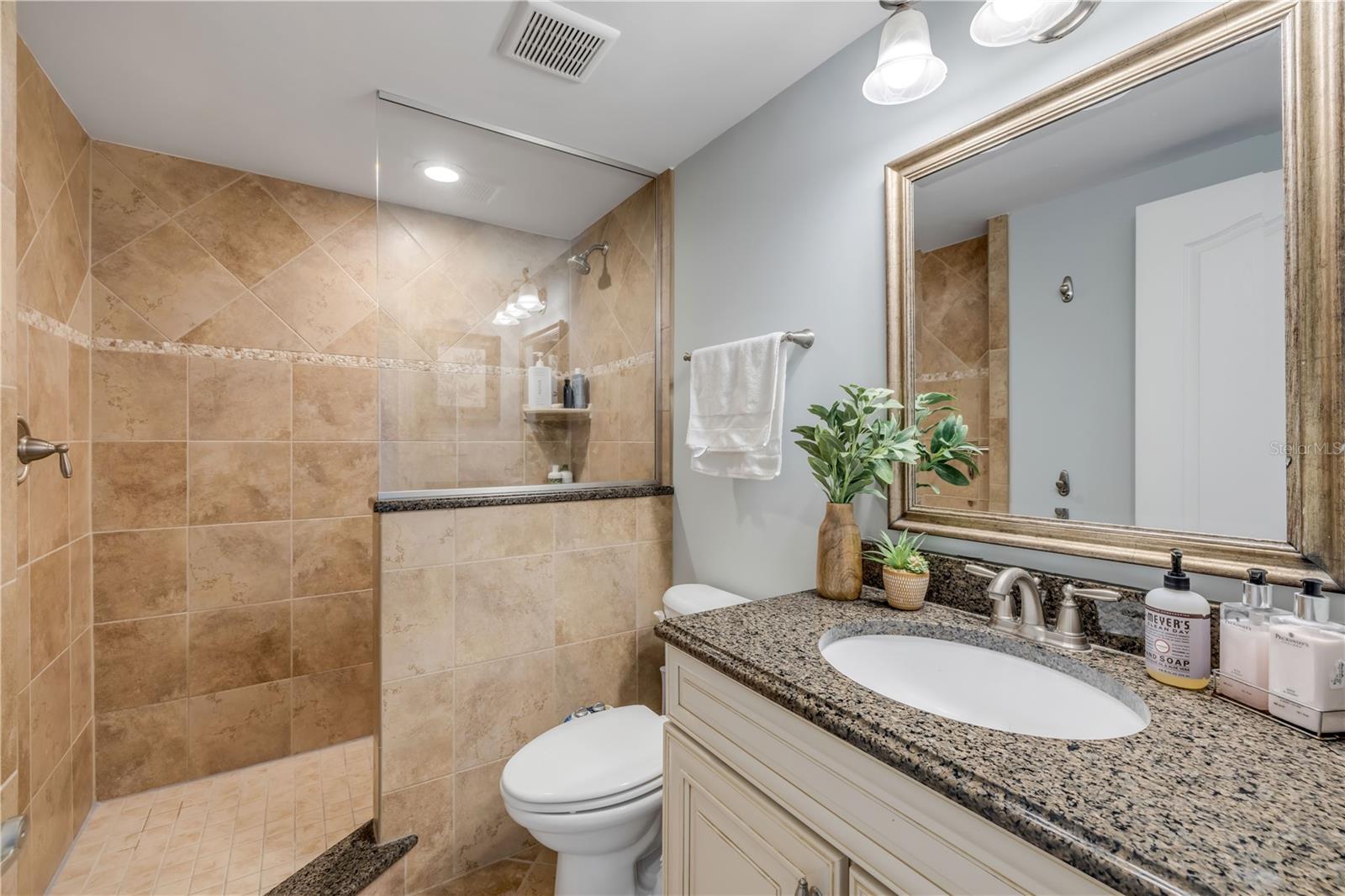 GOLDEN ARMS - Residential