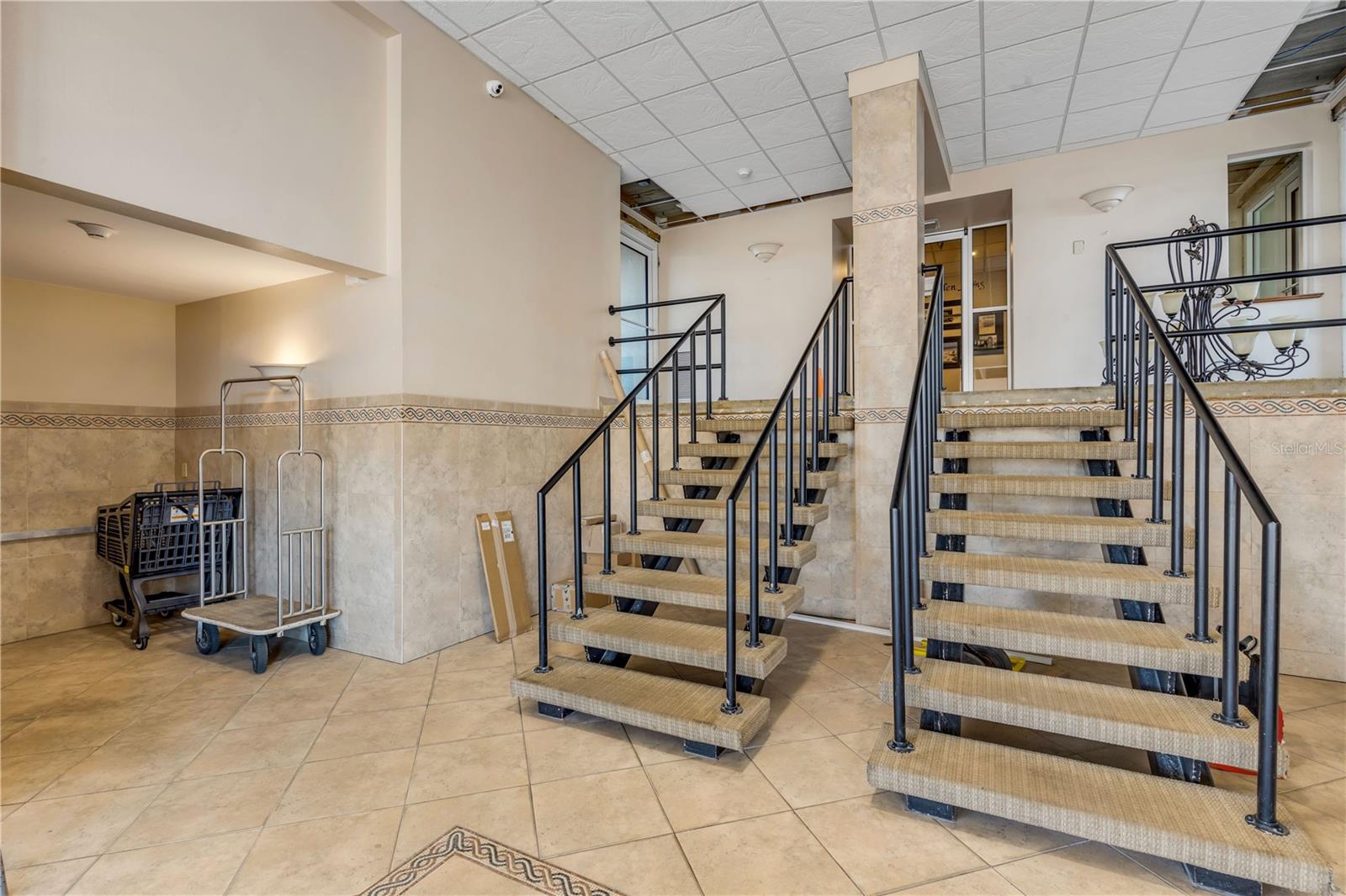 GOLDEN ARMS - Residential