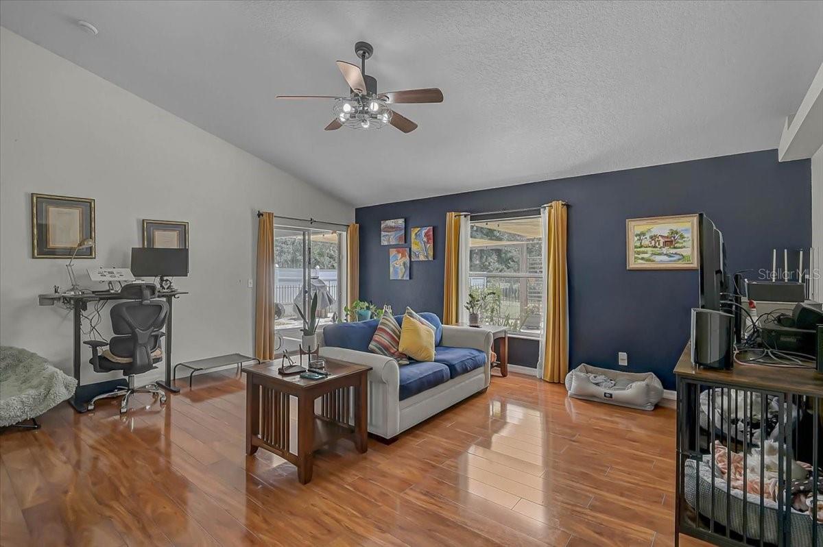 5904 33RD DRIVE E