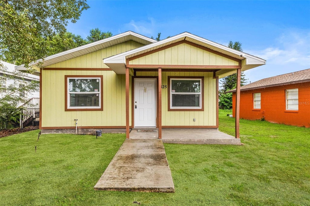 Photo of 825 Booker Avenue, Sebring, FL 33870 (MLS # S5158545)