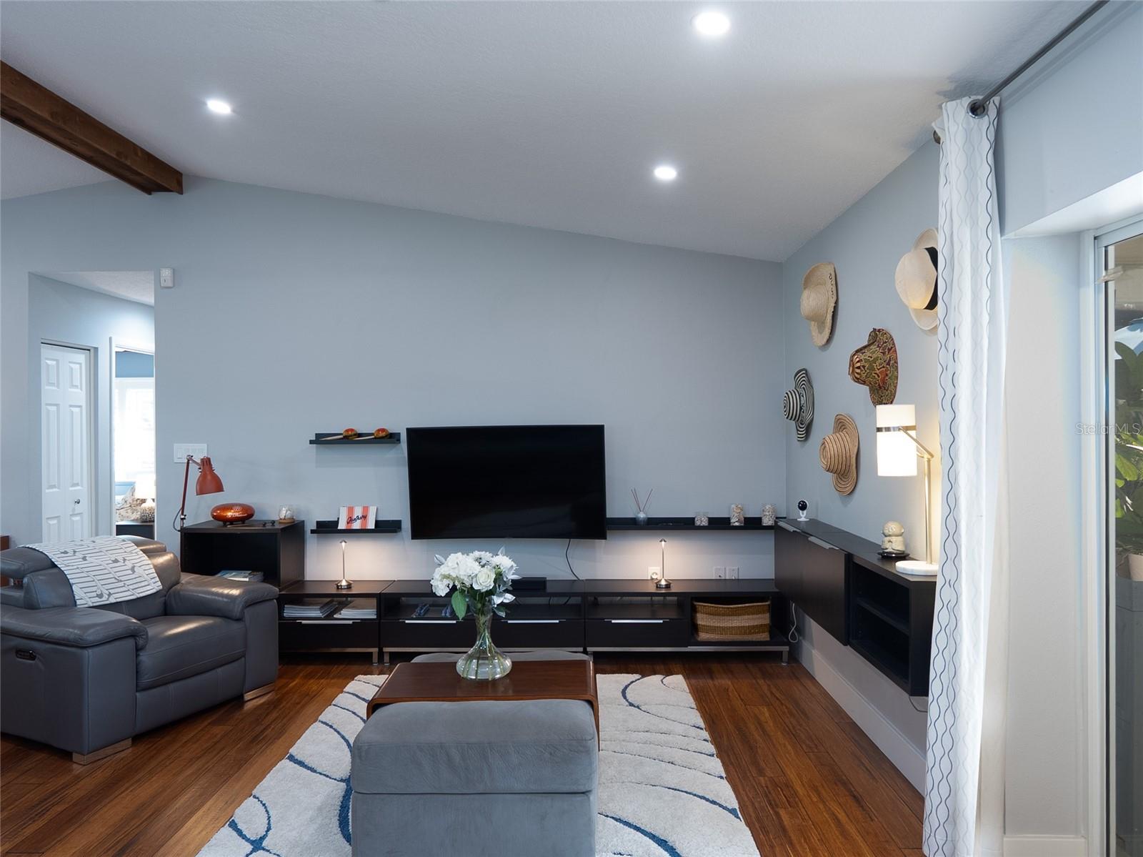 PALMA SOLA VILLAGE - Residential