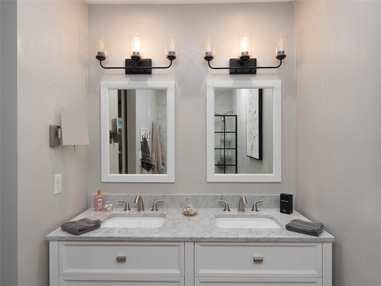 PALMA SOLA VILLAGE - Residential