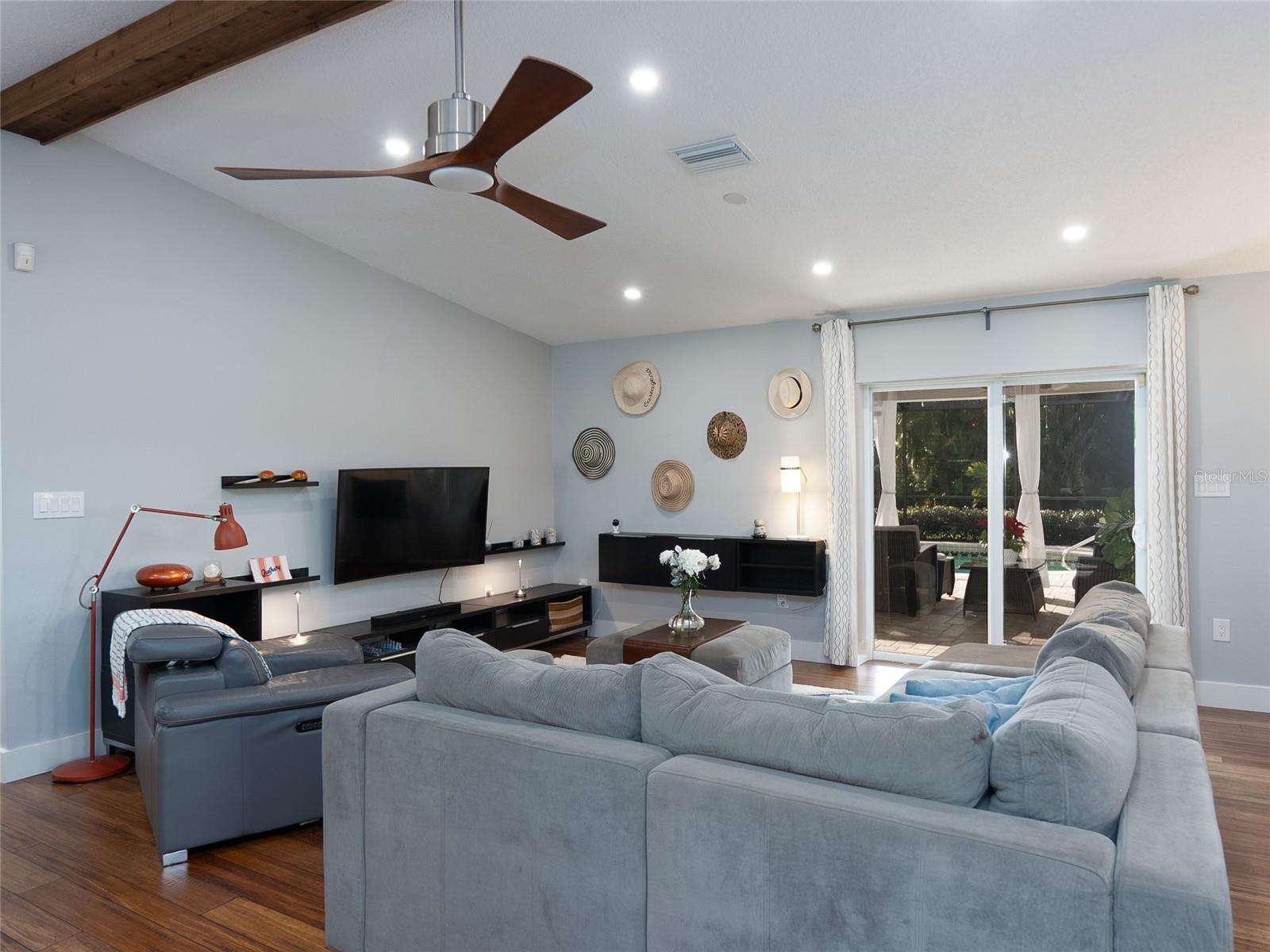 PALMA SOLA VILLAGE - Residential