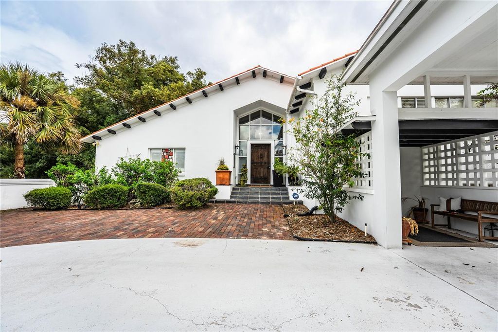 Photo of 421 Lone Palm Drive, Lakeland, FL 33815 (MLS # L4955969)