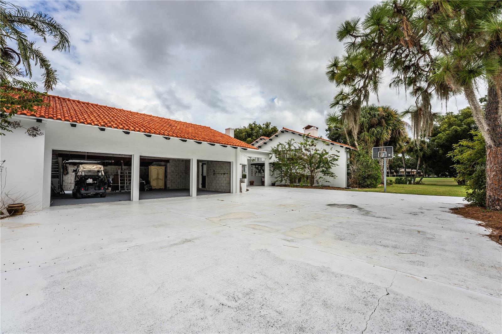 LONE PALM GOLF COURSE - Residential
