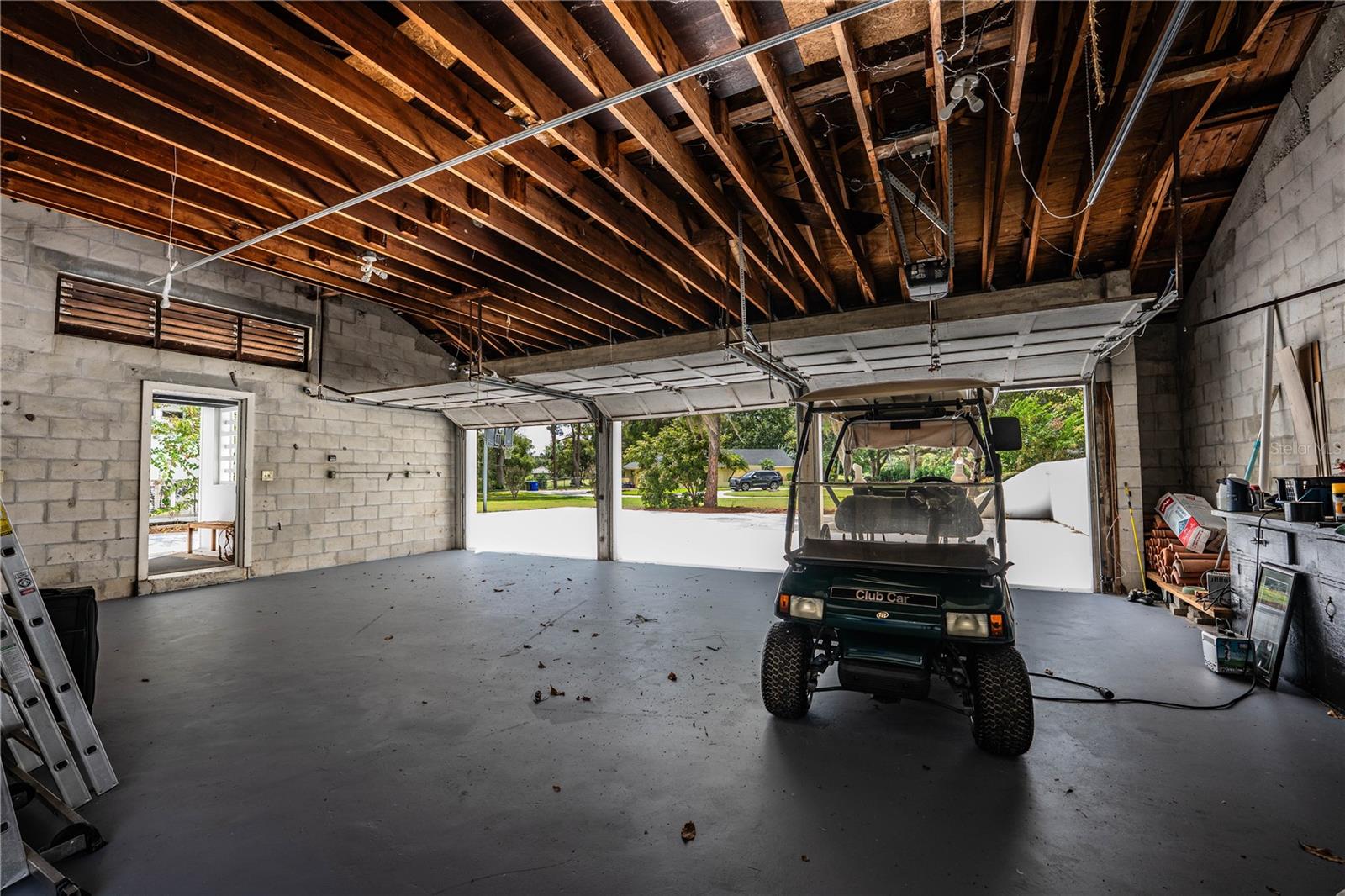 LONE PALM GOLF COURSE - Residential