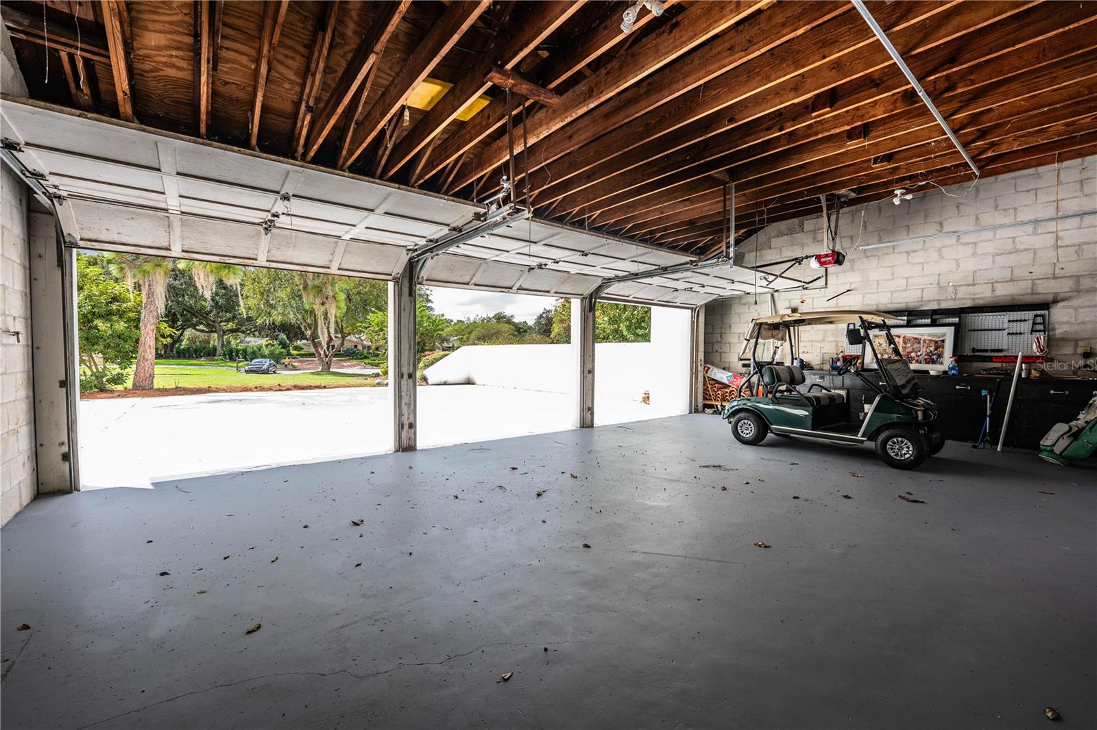 LONE PALM GOLF COURSE - Residential