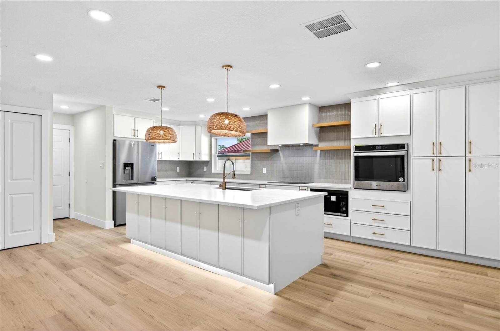 3041 OAK COVE DRIVE