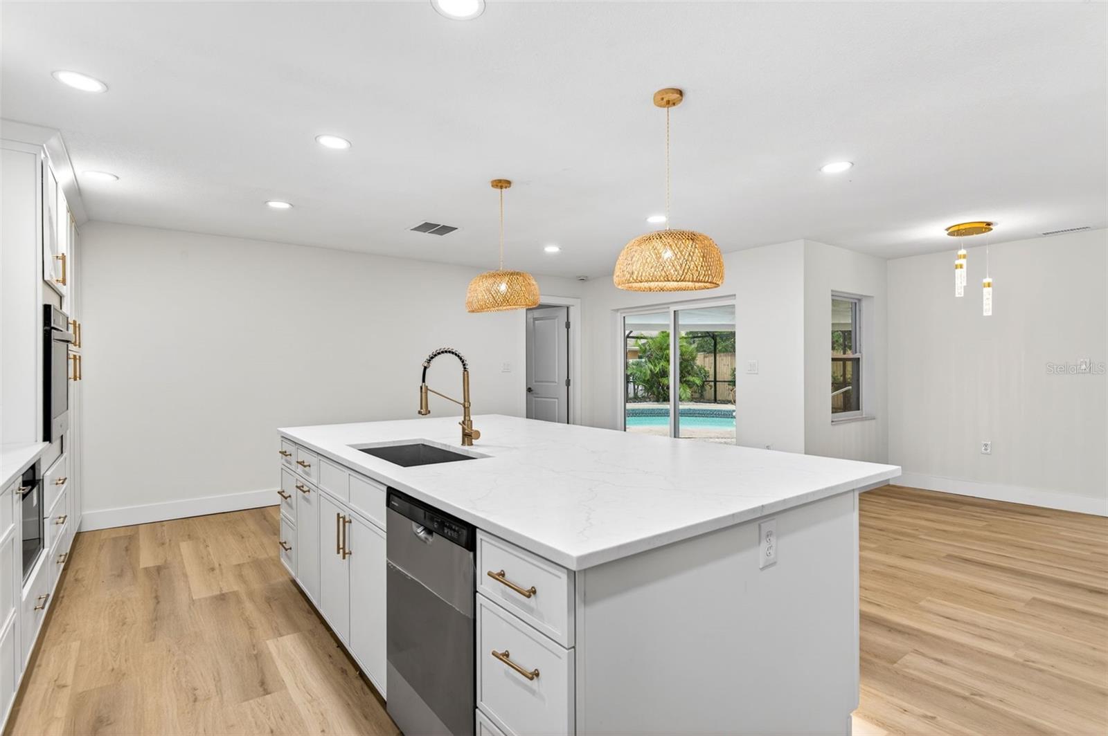 3041 OAK COVE DRIVE