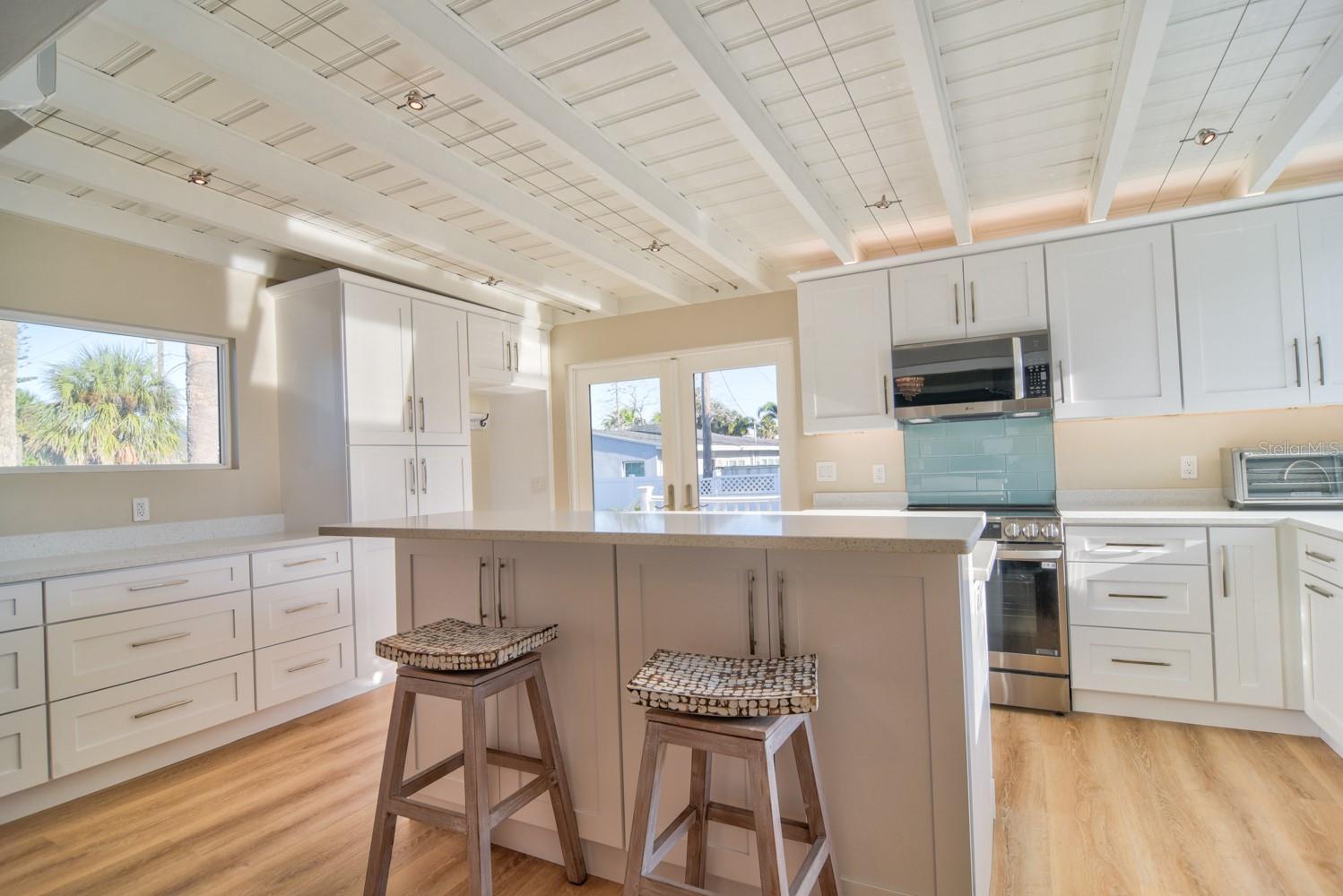 LONE PALM BEACH 1ST ADD - Residential Lease