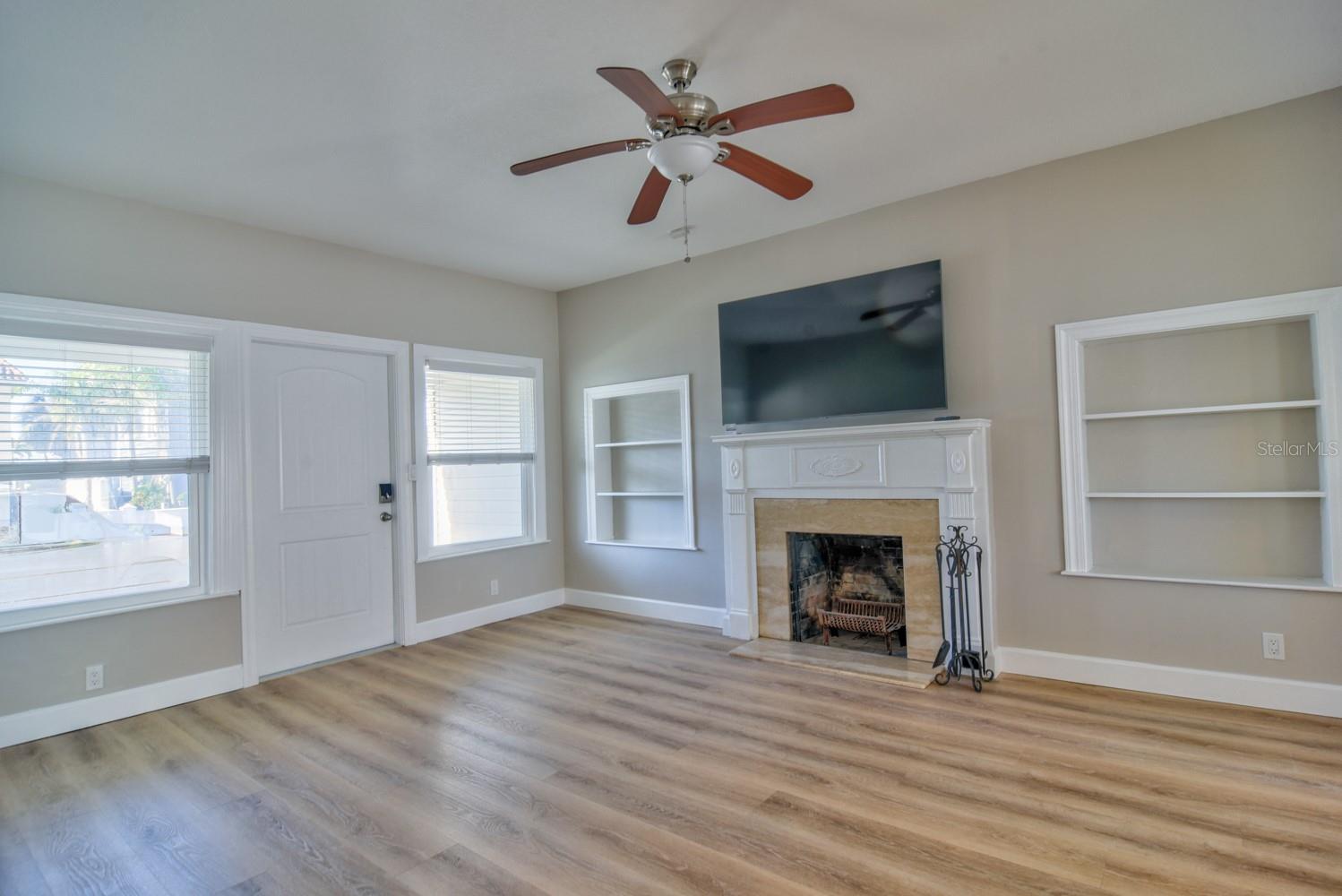 LONE PALM BEACH 1ST ADD - Residential Lease