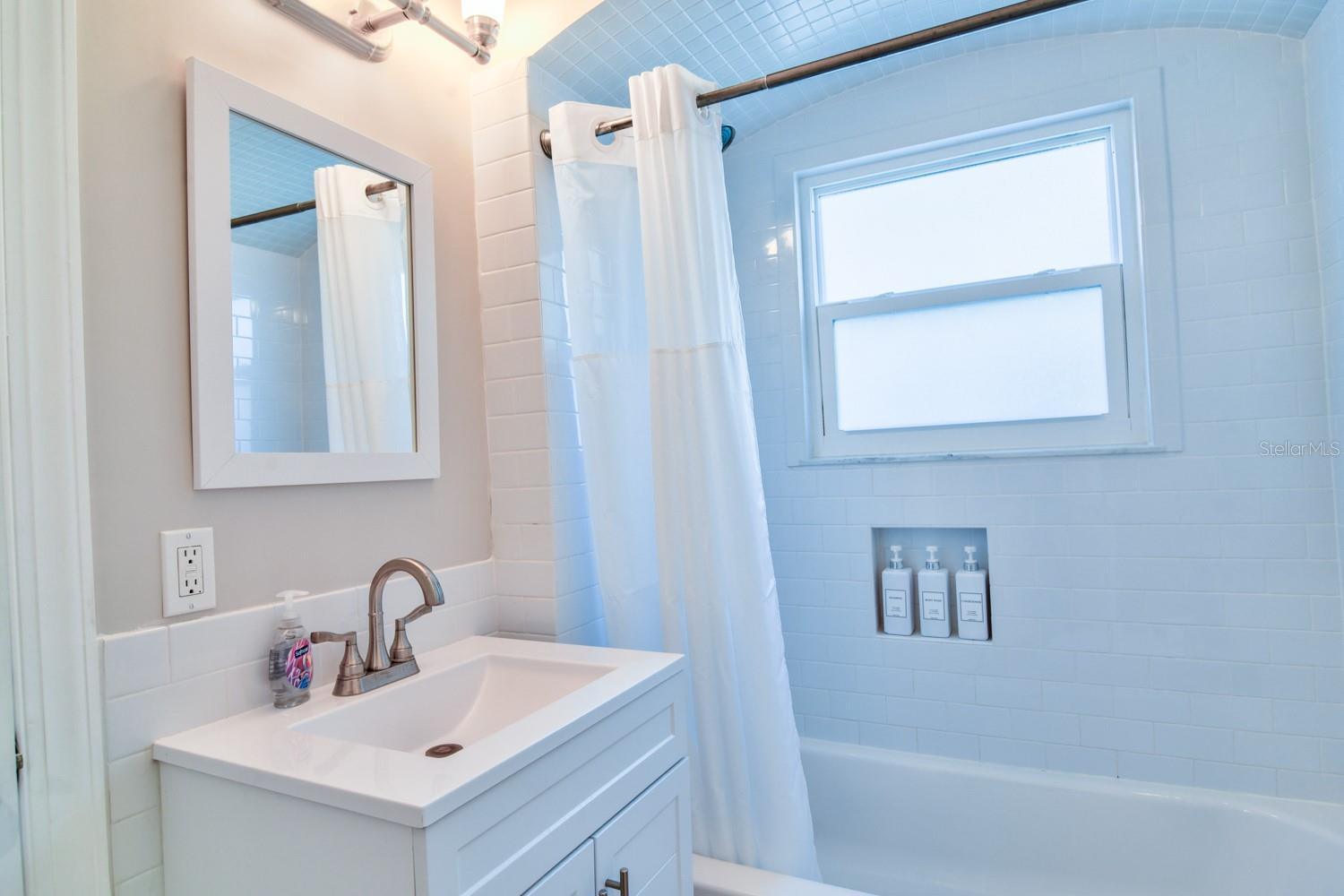 LONE PALM BEACH 1ST ADD - Residential Lease