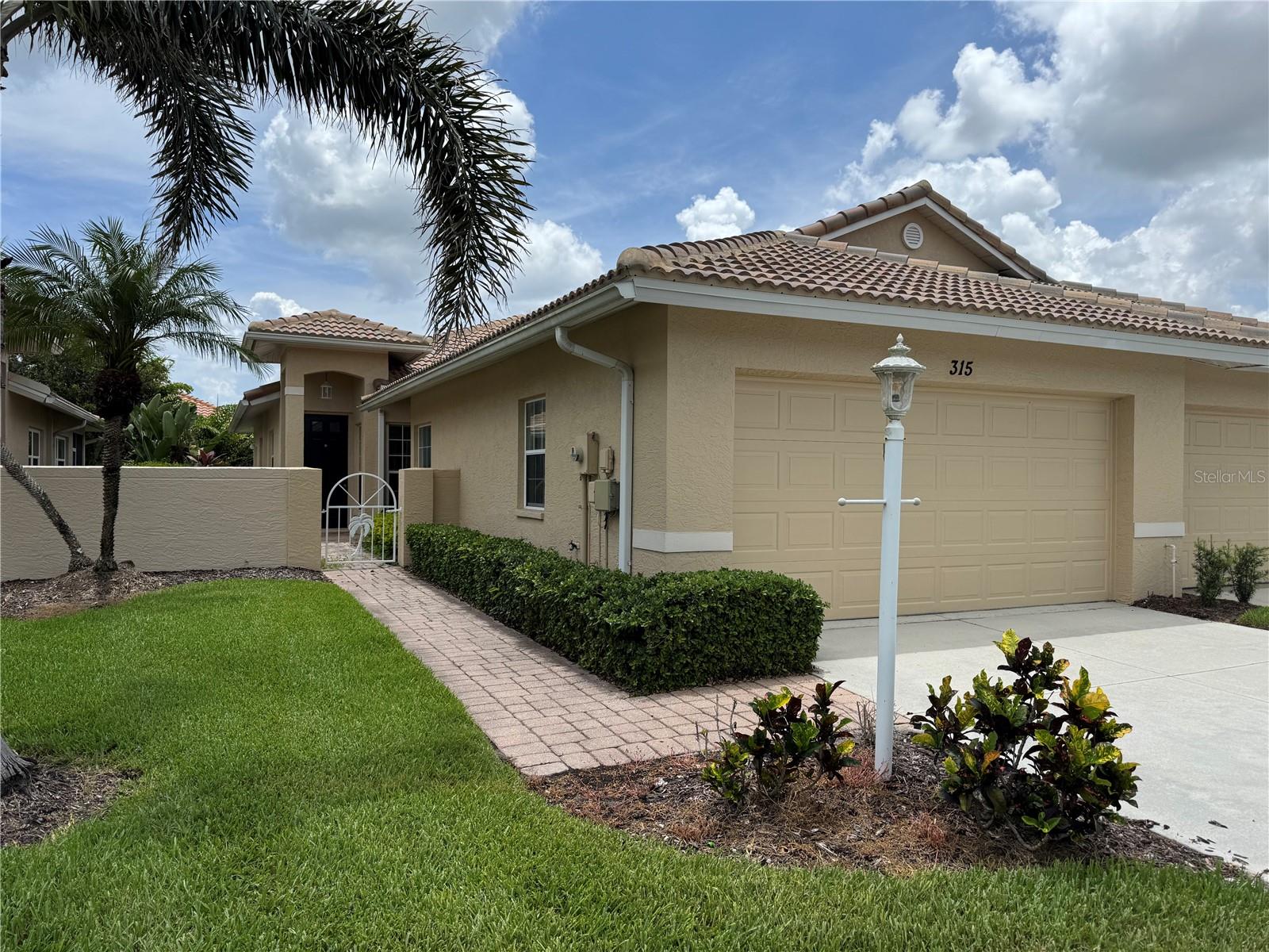 ** Annual Rental Available ** Come see this beautiful, unfurnished 2 bedroom 2 bathroom villa located right in the heart of Venice, FL. This home offers an open concept floor plan with high ceilings and plenty of natural light. Located minutes away from historic Venice Island, local shops, restaurants and coastal beaches. This home does not include a washer and dryer.