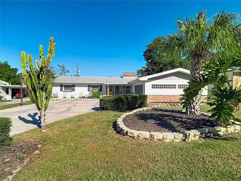 Photo of 807 Avenue L SE, Winter Haven, FL 33880 (MLS # S5138704)