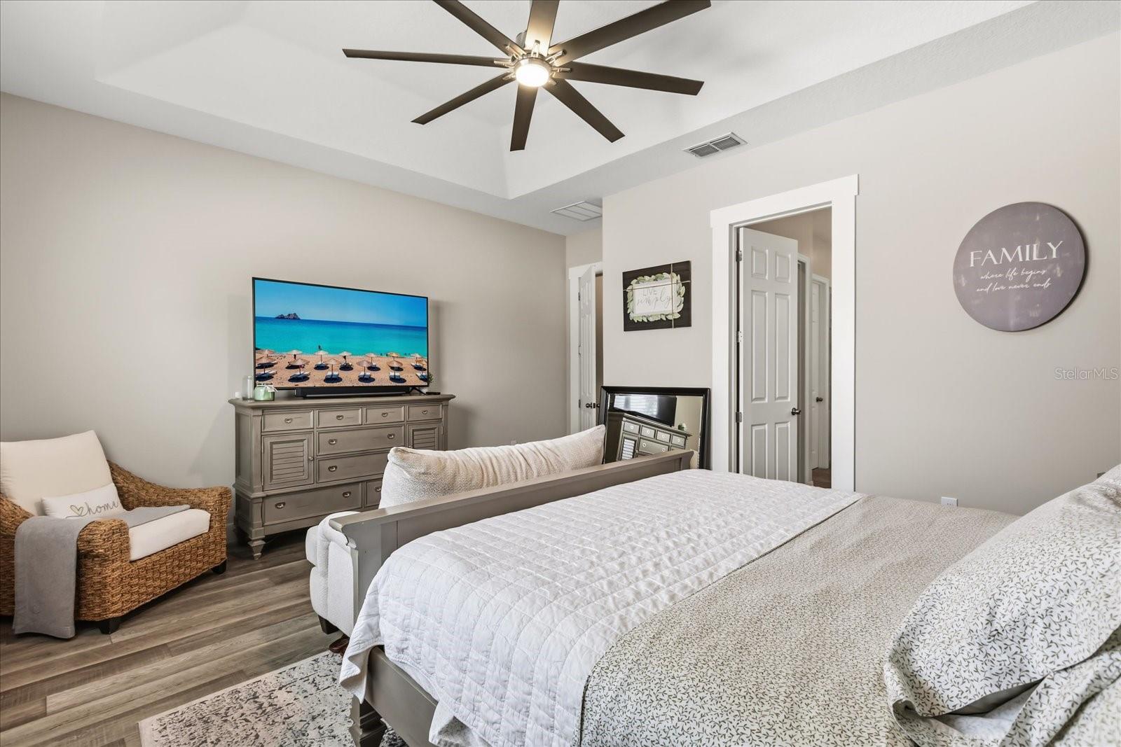 OXFORD CHASE - Residential