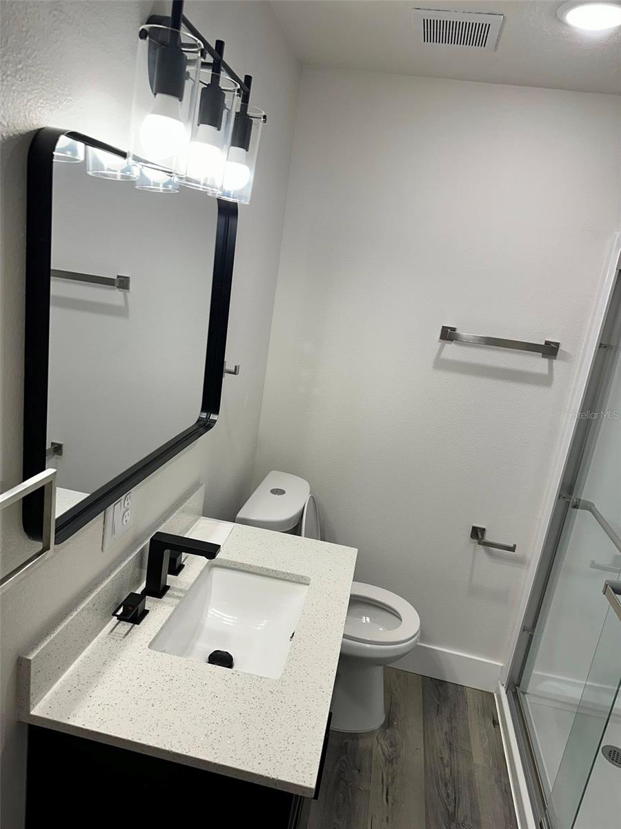 COLONIAL ESTATES - Residential Lease