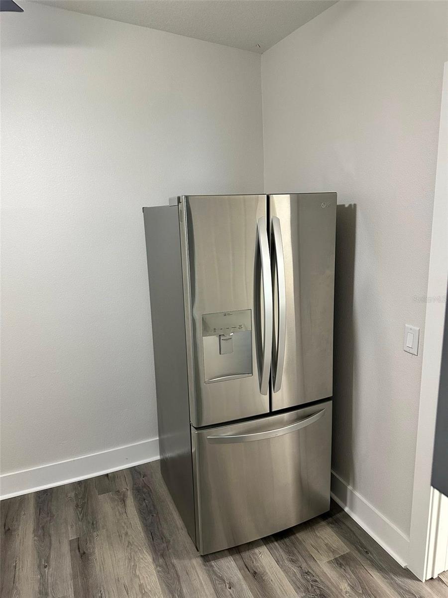 COLONIAL ESTATES - Residential Lease