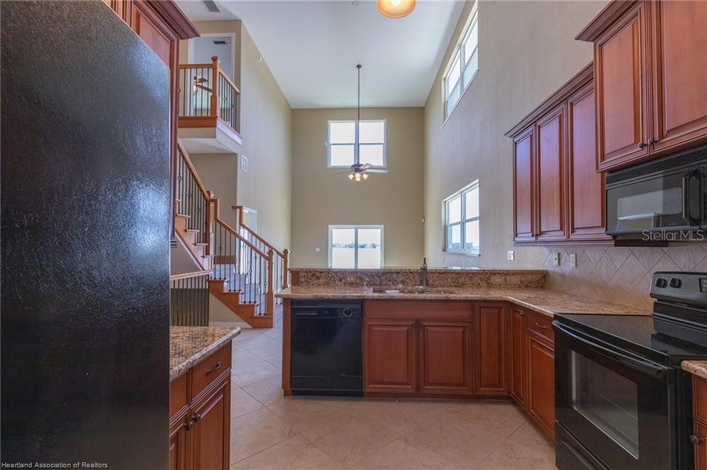 KNICKERBOCKER MANOR - Land