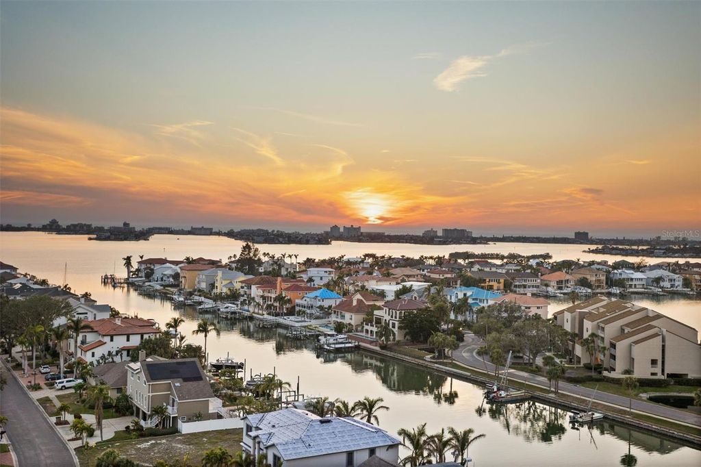 Photo of 5950 Pelican Bay Plaza S #1004, Gulfport, FL 33707 (MLS # TB8407228)