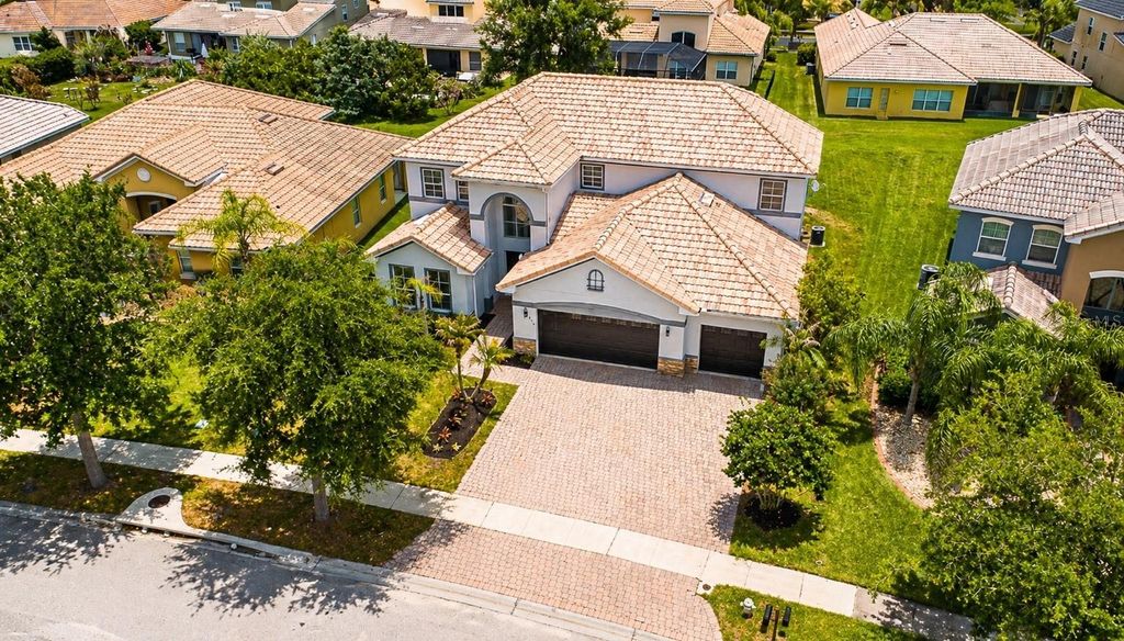 Photo of 3747 Eagle Isle Circle, Kissimmee, FL 34746 (MLS # O6403575)