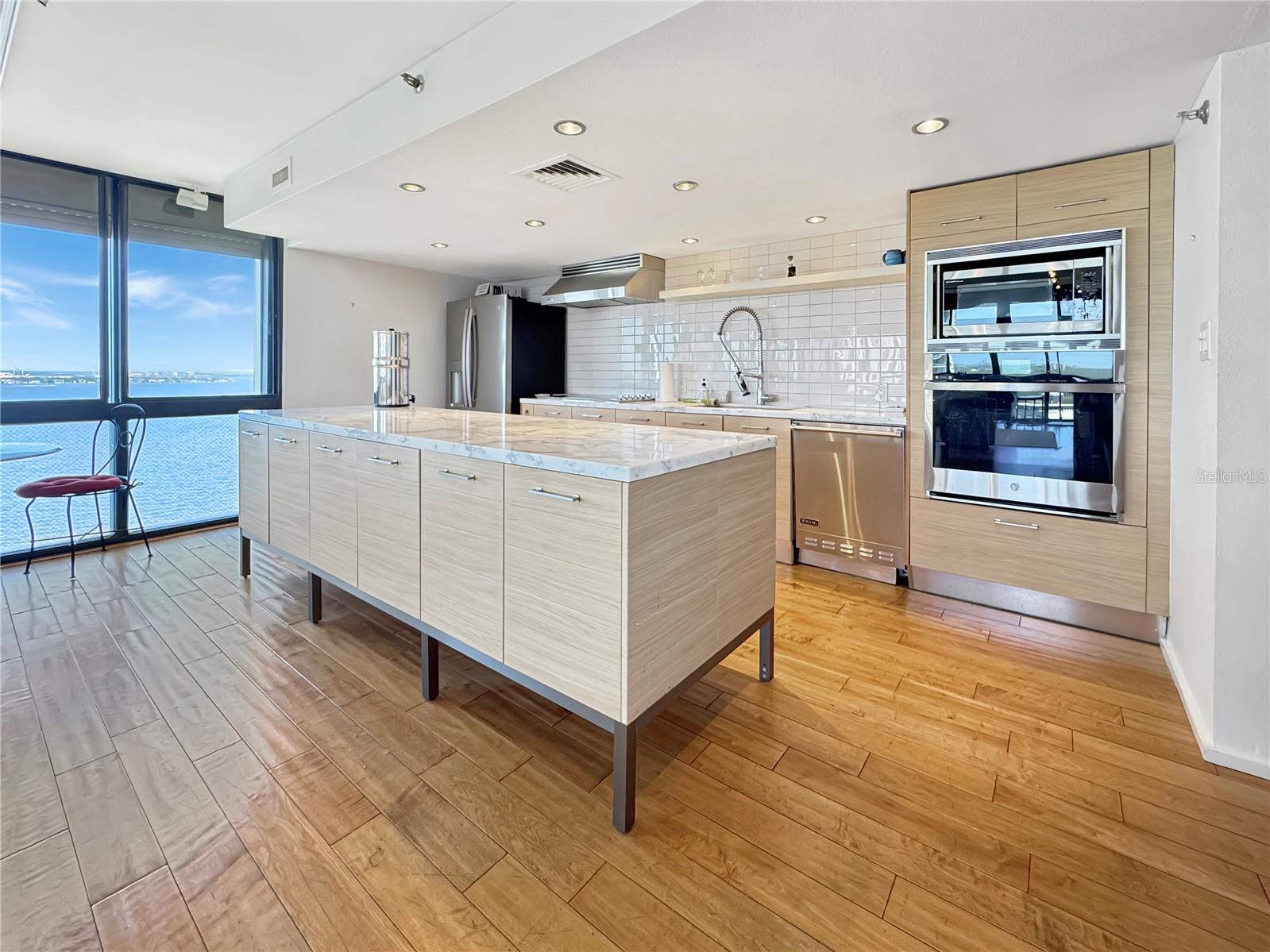 3301 BAYSHORE BOULEVARD 2003D