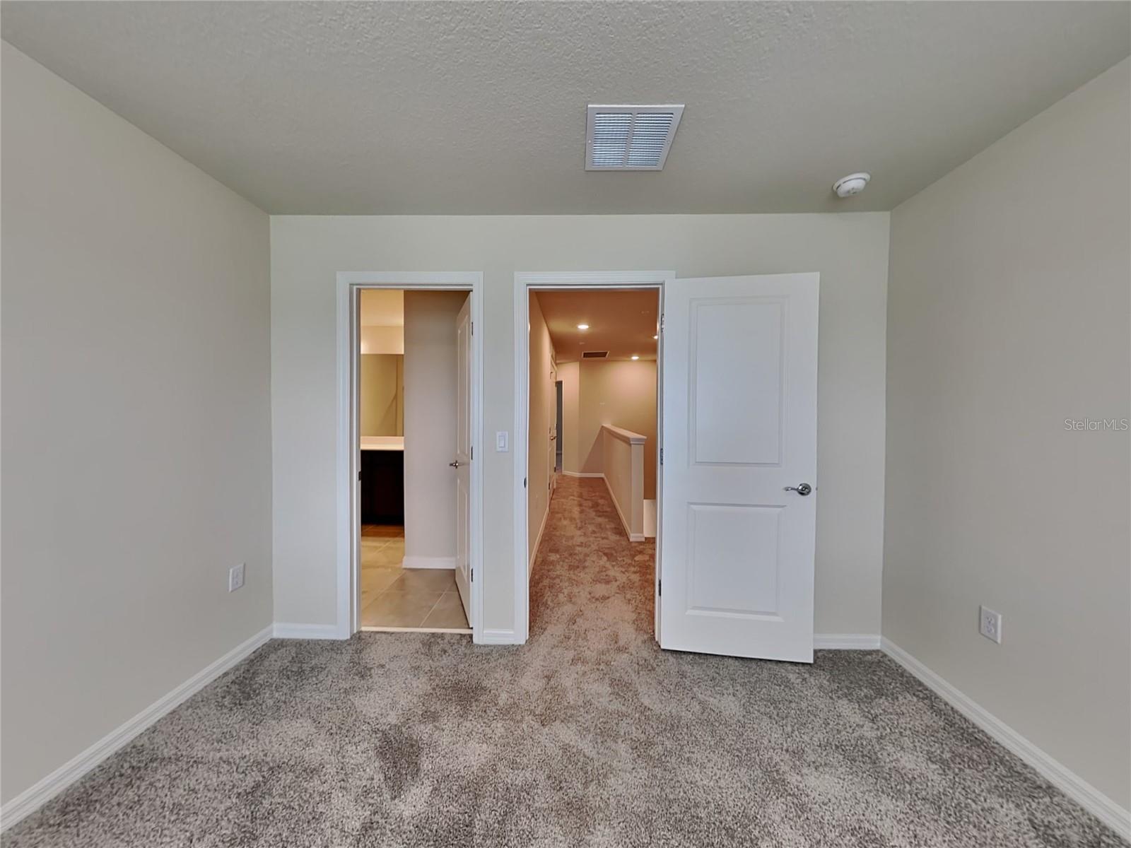 EMERALD POINTE - Residential Lease