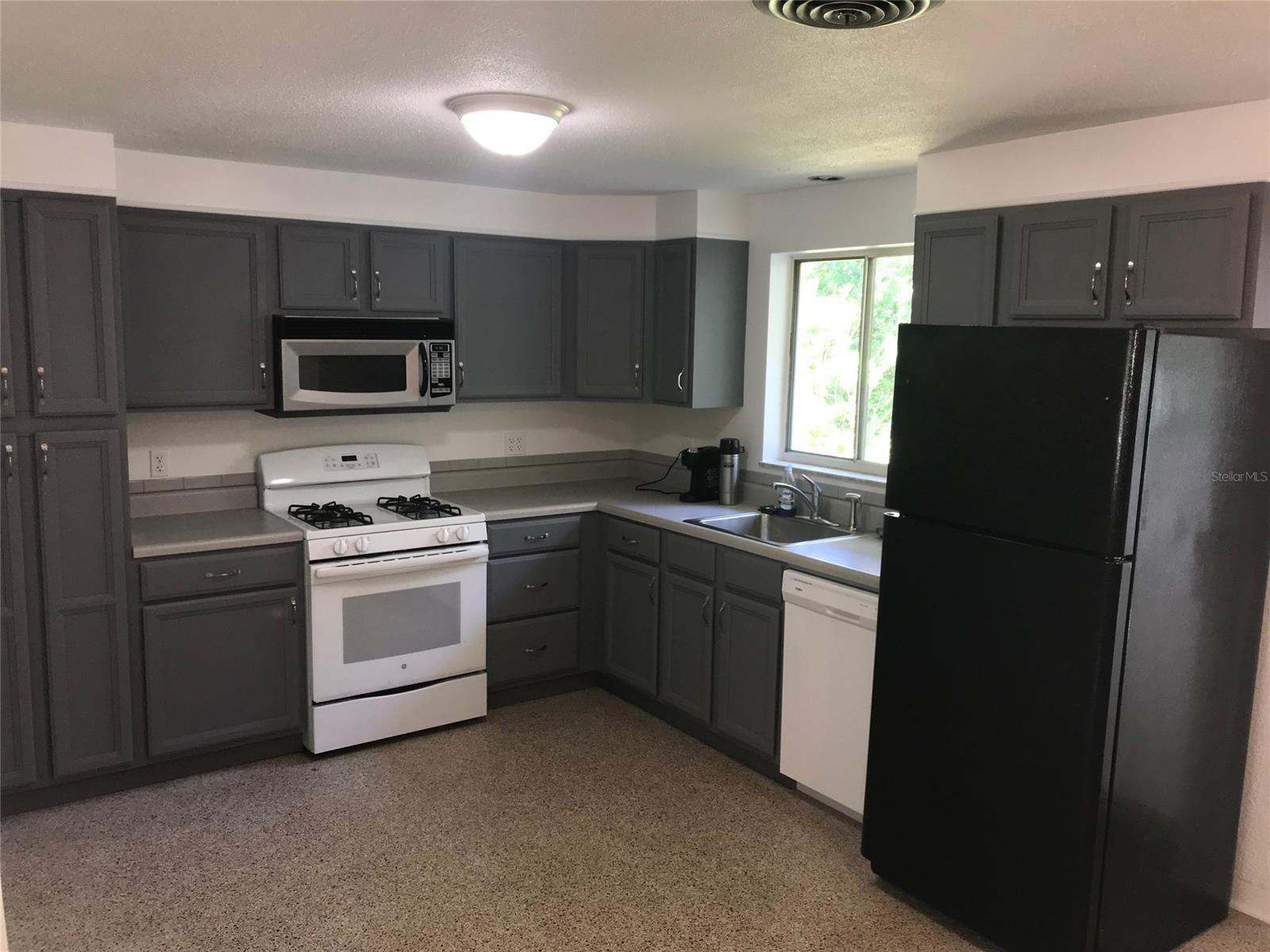 Detwilers Add 01 New Smyrna Bch - Residential Lease