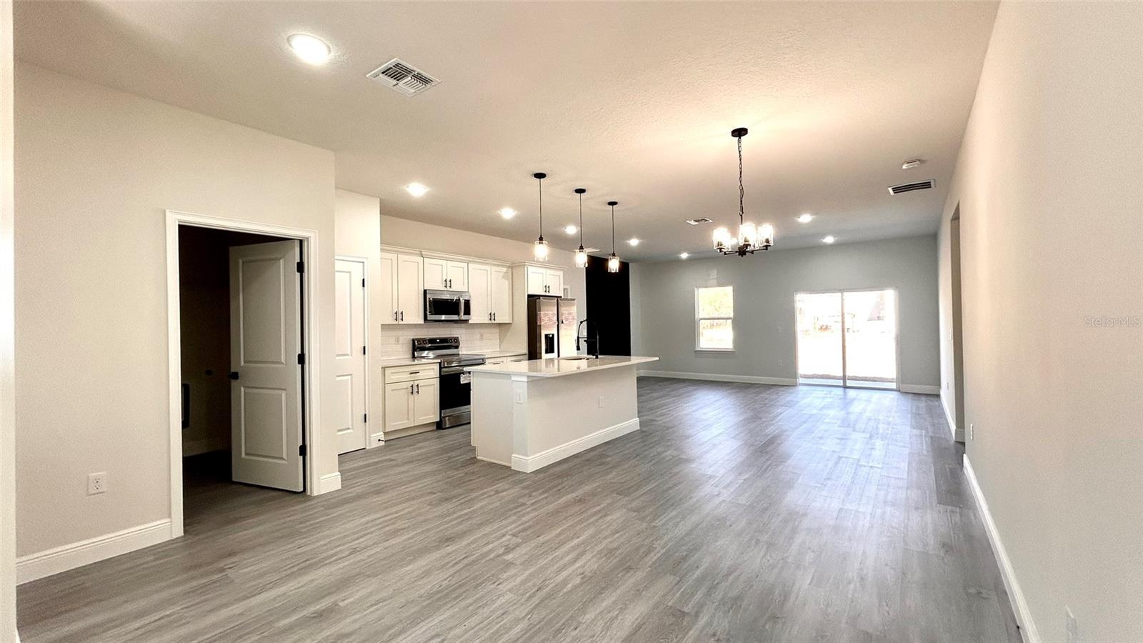 713 MARION OAKS MANOR