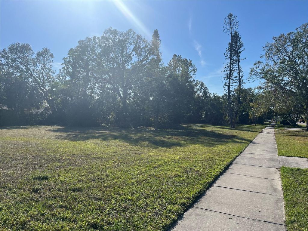 Photo of 2470 Ringling Boulevard, Sarasota, FL 34237 (MLS # A4639072)