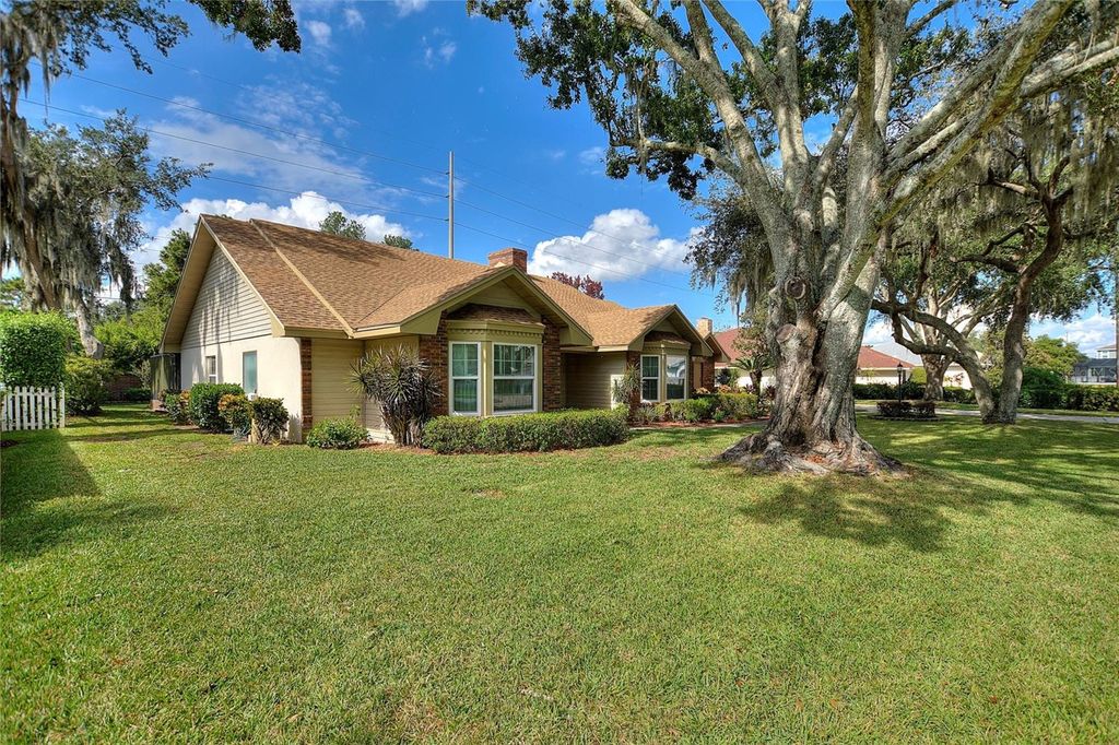 Photo of 20 Bridgewater Drive, Winter Haven, FL 33884 (MLS # P4937167)