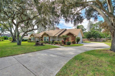 Photo of 20 Bridgewater Drive, Winter Haven, FL 33884 (MLS # P4937167)