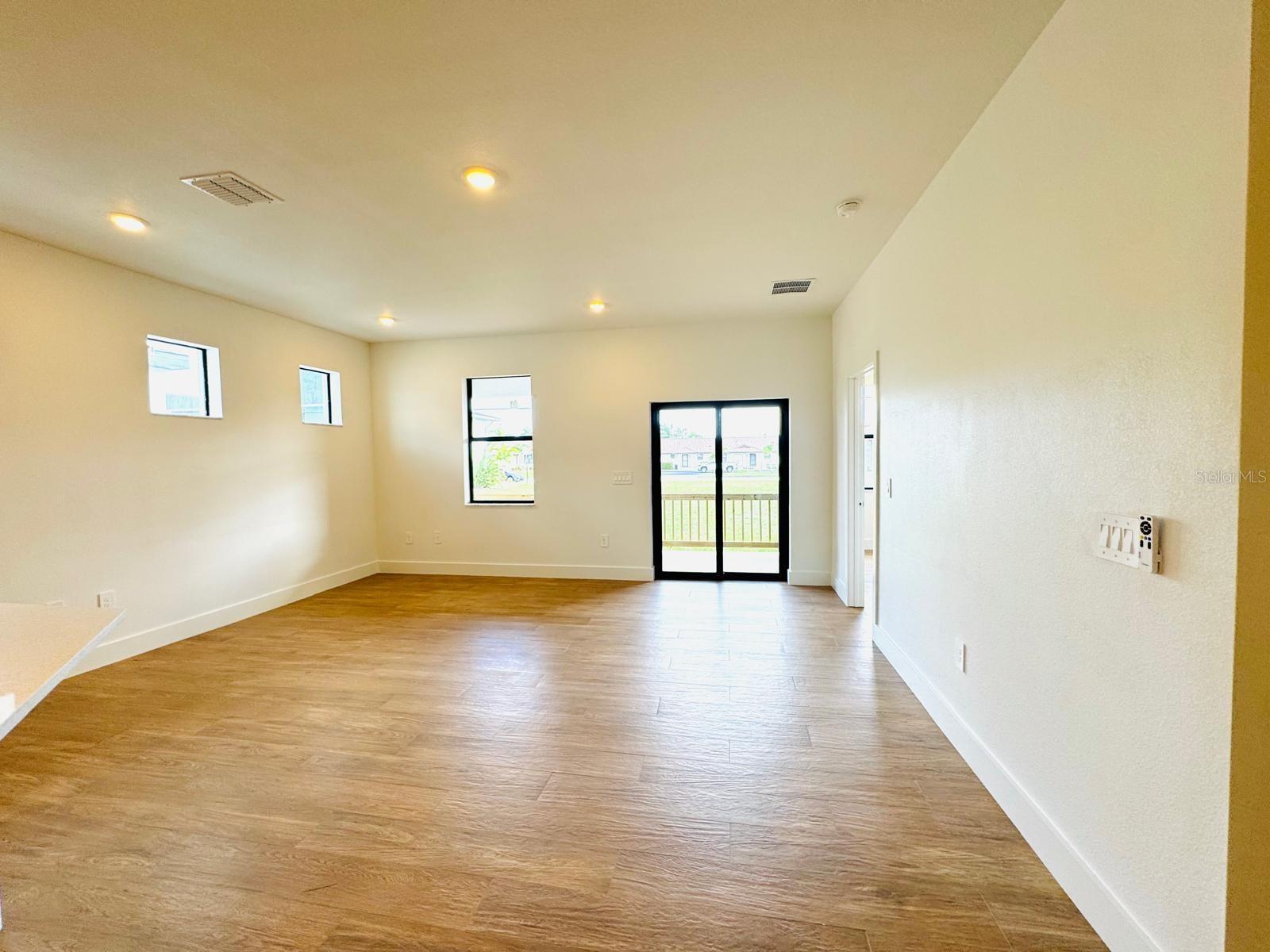 CHARLOTTE PARK - Residential