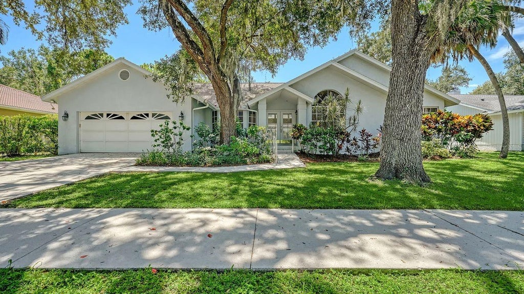 Photo of 4481 Oak View Drive, Sarasota, FL 34232 (MLS # A4705144)