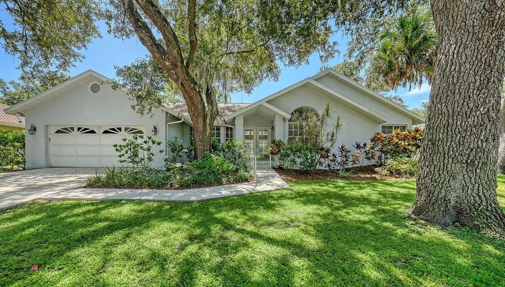Photo of 4481 Oak View Drive, Sarasota, FL 34232 (MLS # A4705144)