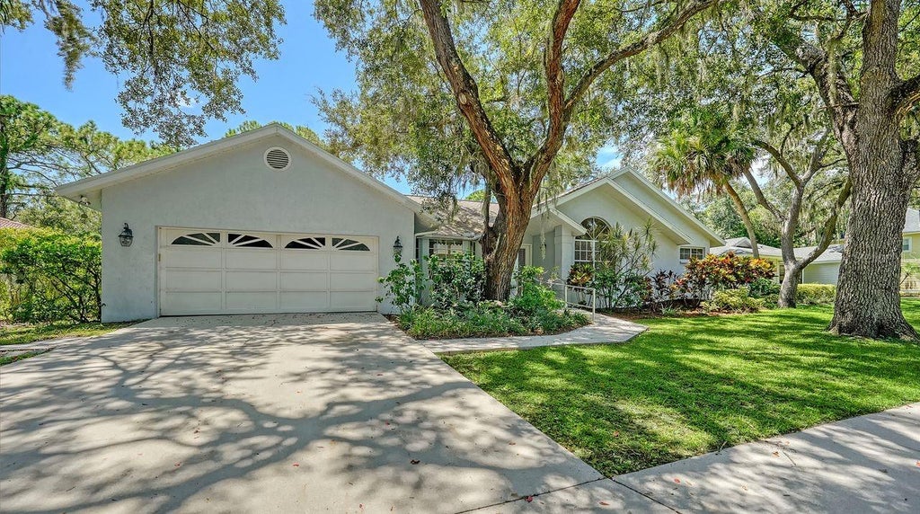 Photo of 4481 Oak View Drive, Sarasota, FL 34232 (MLS # A4705144)