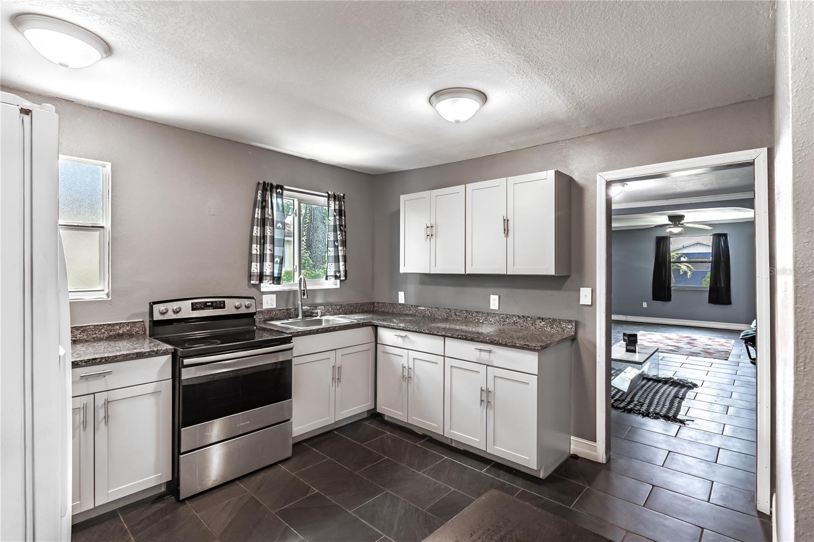 BUNGALOW TERRACE BLK B, LOT 8 - Residential Lease