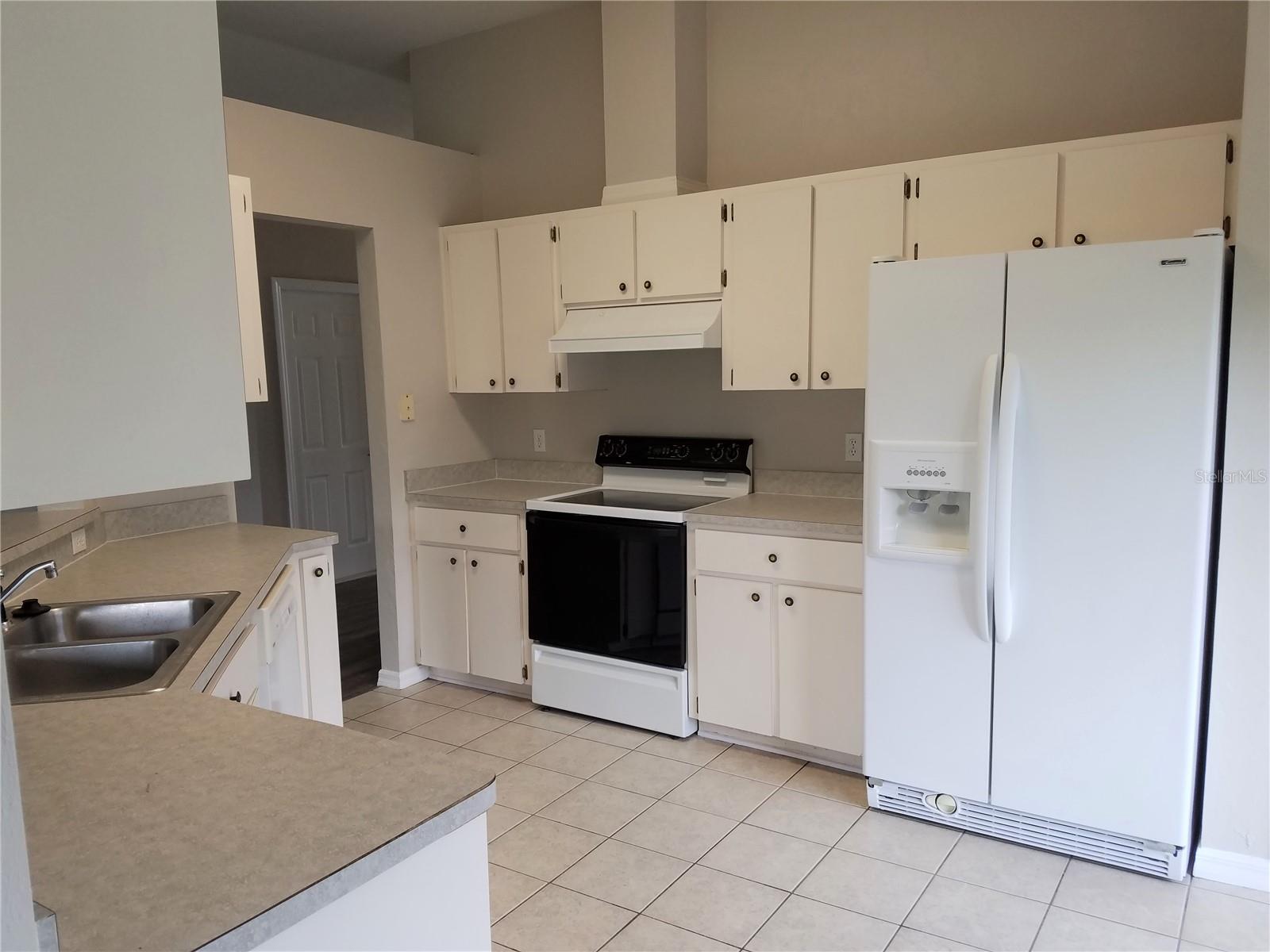 NORTHRIDGE - Residential Lease