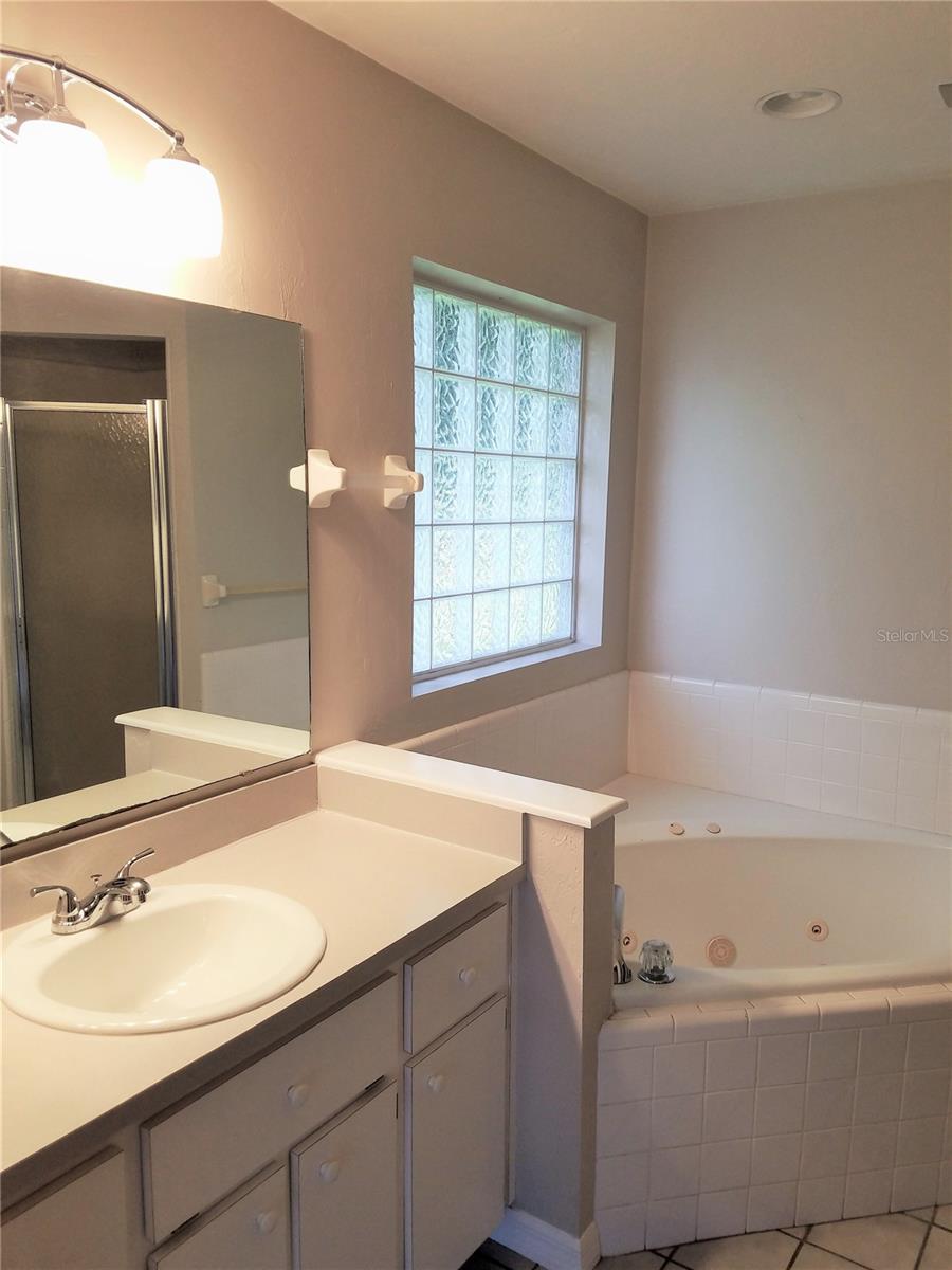 NORTHRIDGE - Residential Lease