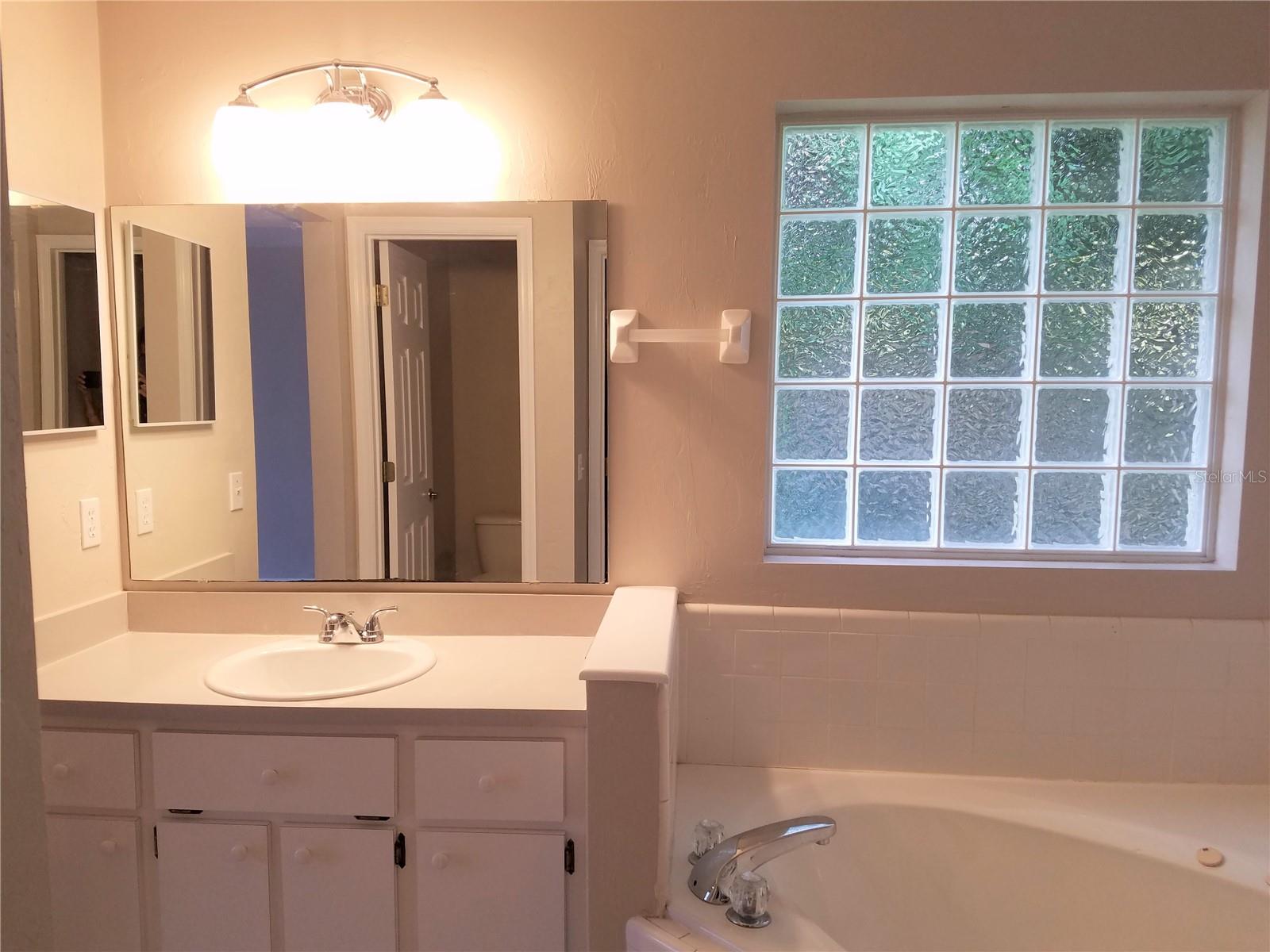 NORTHRIDGE - Residential Lease