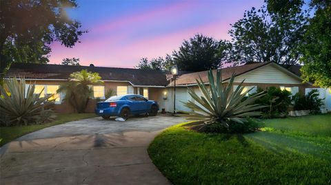 Photo of 2934 Marathon Avenue, Orlando, FL 32805 (MLS # O6338289) Photo of 2934 Marathon Avenue, Orlando, FL 32805 (MLS # O6338289)