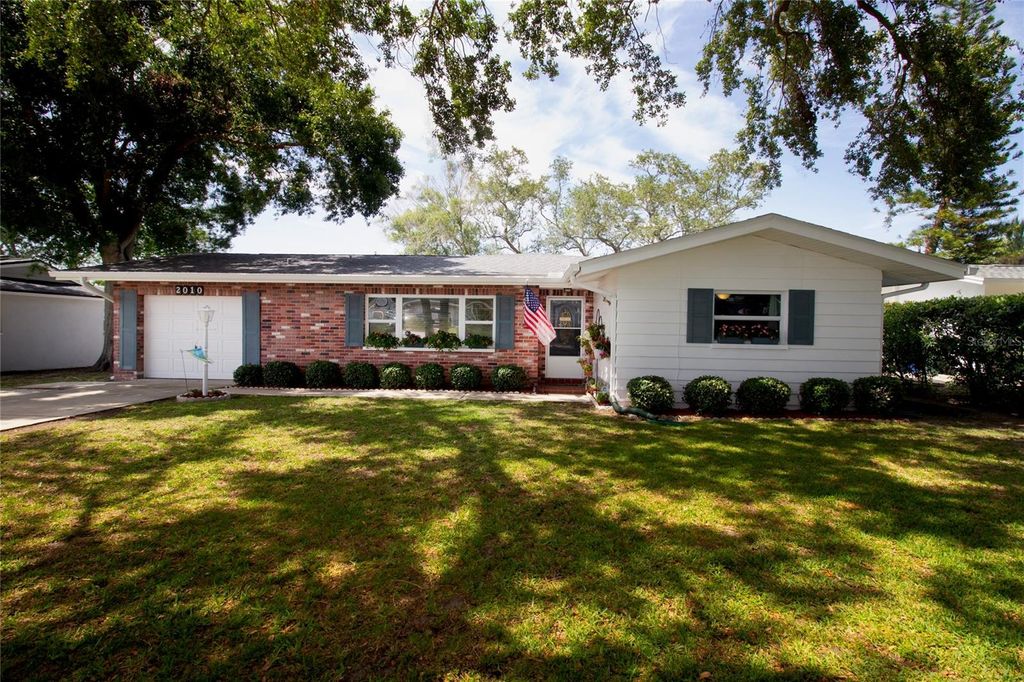 Photo of 2010 6th Avenue SW, Largo, FL 33770 (MLS # TB8394873)