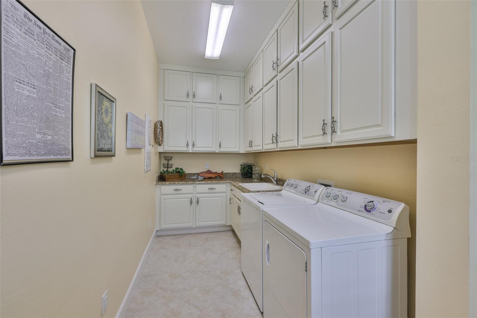 SUN CITY CENTER UNIT 274 & 2 - Residential